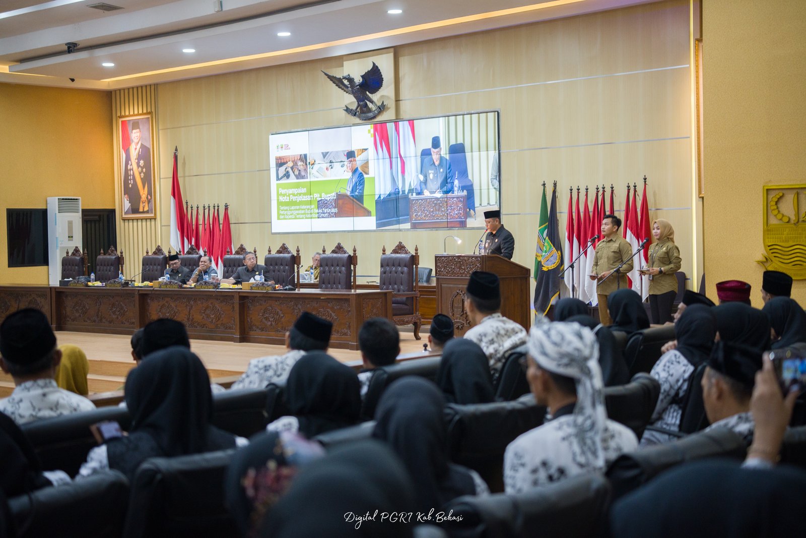 Rapat Paripurna ke-33 ttg Perda Perlindungan Guru