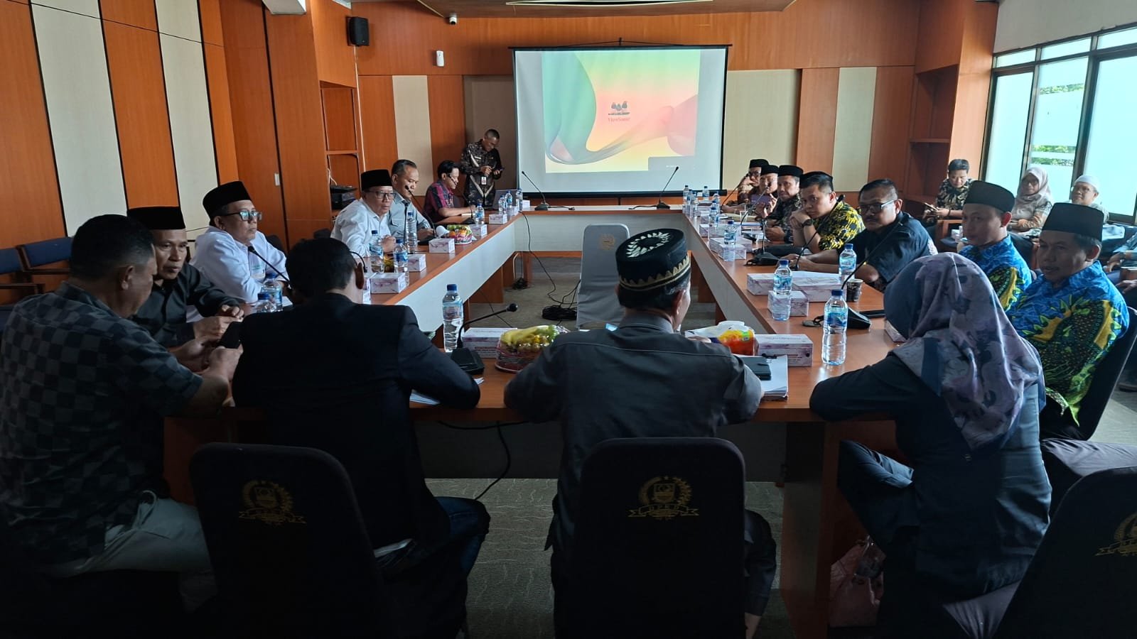 Menghadiri Pansus 12